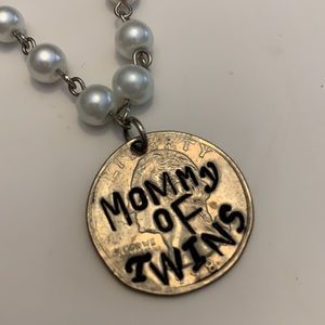 ♥️♥️ 🎁 🆕 MOMMY of Twins Necklace. NWOT. Never worn.